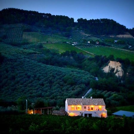 B&B Casale Fonte Vecchia 몬테프란도네 외부 사진