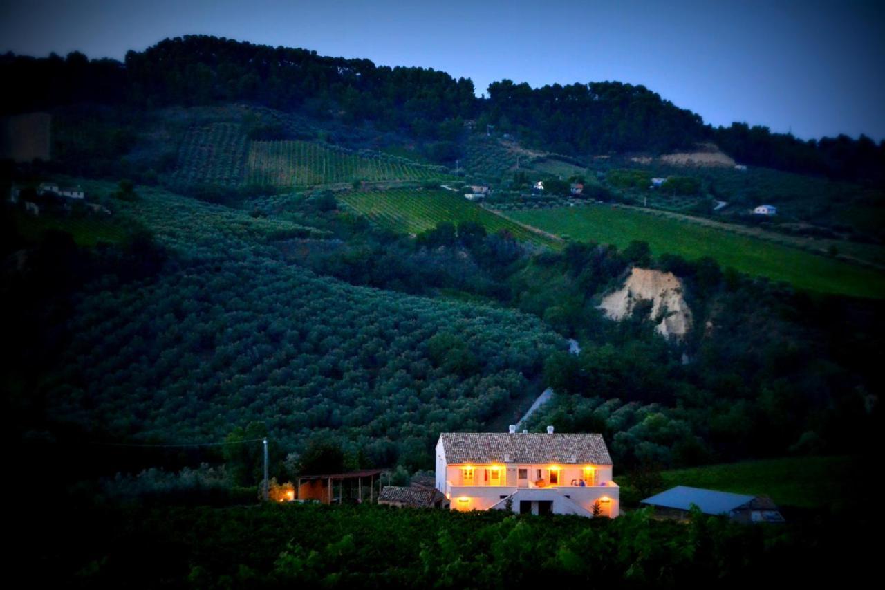B&B Casale Fonte Vecchia 몬테프란도네 외부 사진